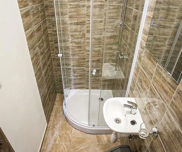 Πανσιόν 18